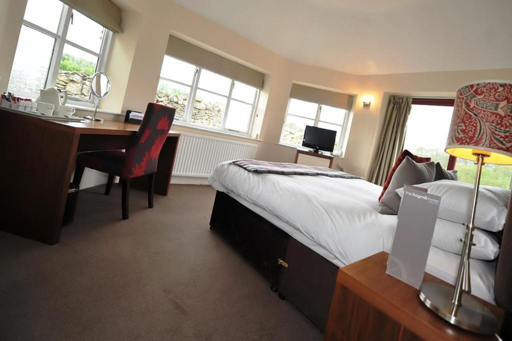 The Frogmill Hotel Shipton  Habitación foto